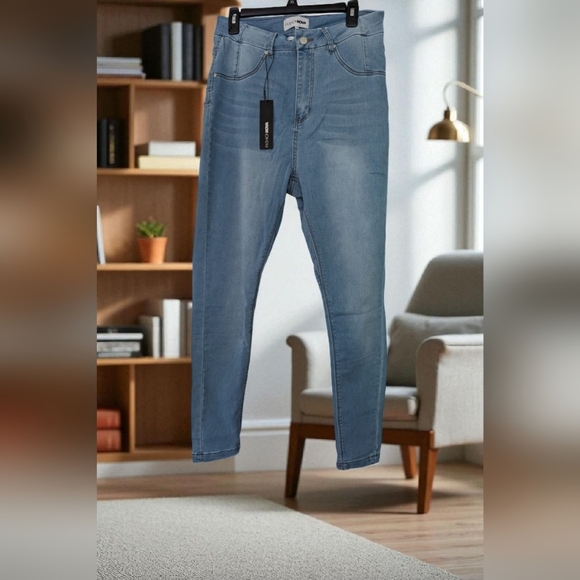 Fashion Nova Can't Deny You Sculpting Skinny Jeans - Light Wash Size 14 (NWT) - Picture 5 of 16